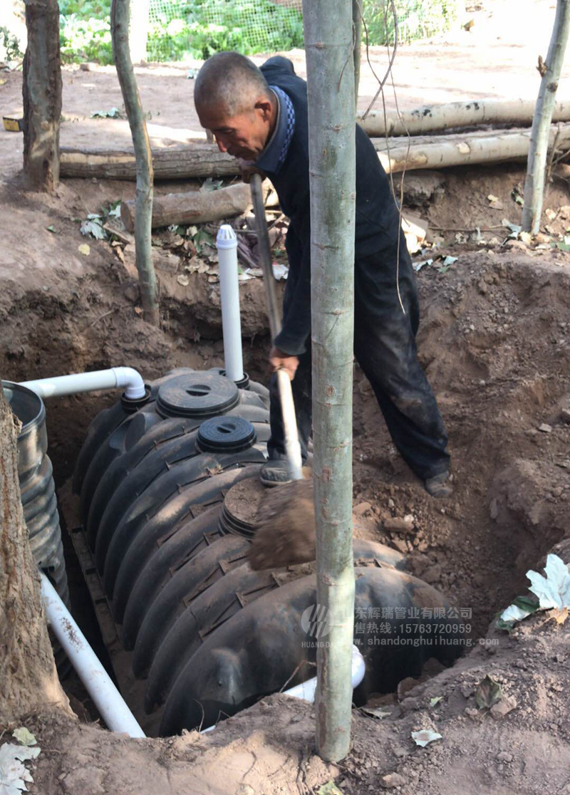 三格化粪池施工现场图