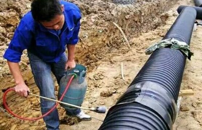 钢带增强螺旋波纹管连接方法